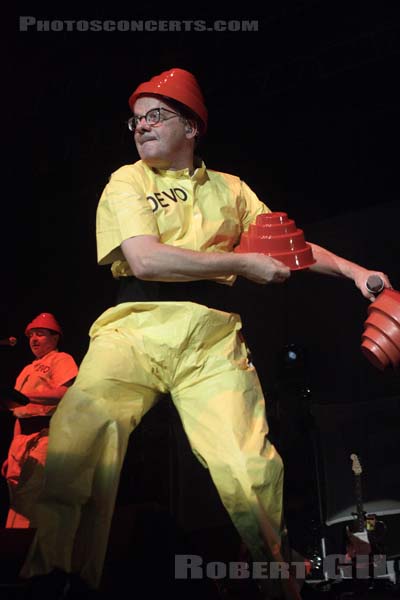 DEVO - 2008-06-03 - PARIS - Espace Charlie Parker - Grande Halle - 